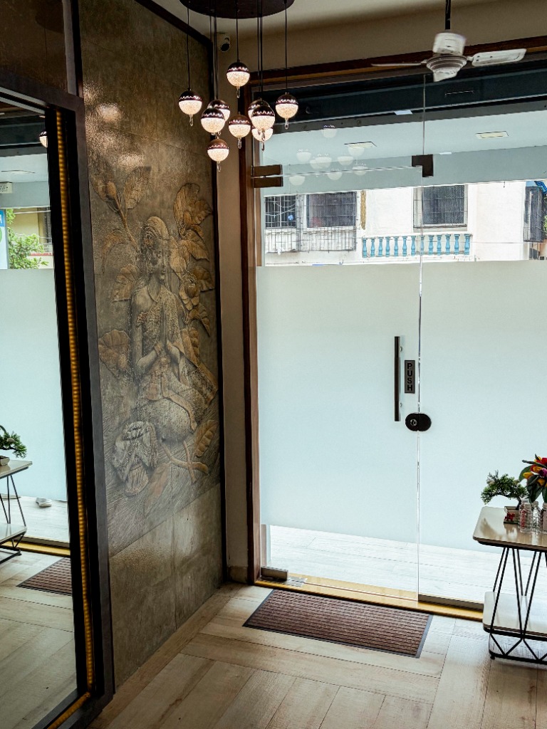Flagship Entrance & Consultation Lounge